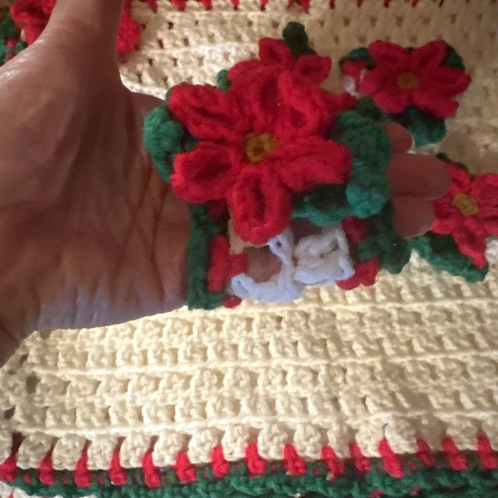 4 VTG Hand Crocheted Christmas Placemats Napkin Ring 3D Poinsettia White Red Grn